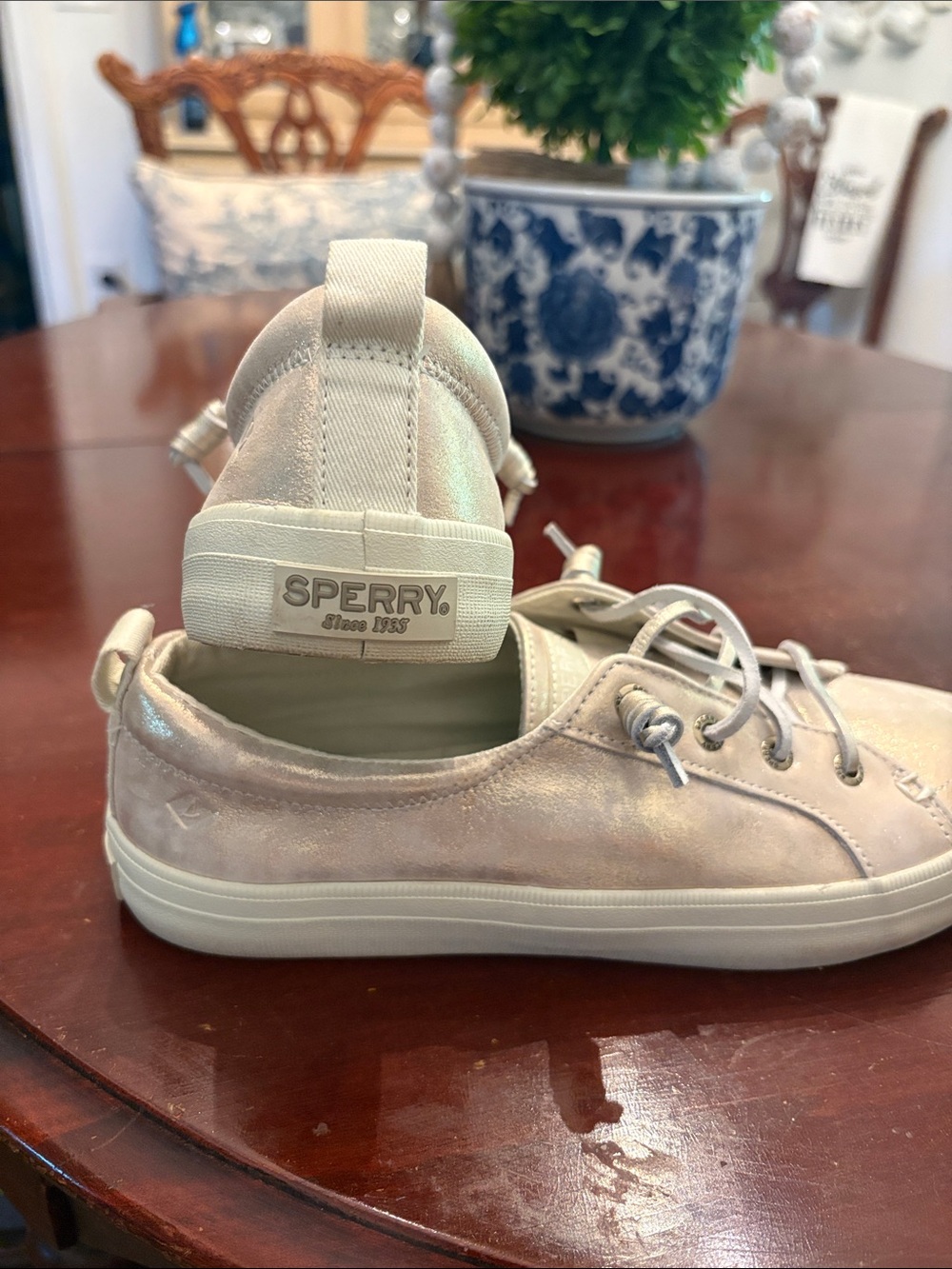 Sperry women’s Shimmering Light gold shimmer Sneakers